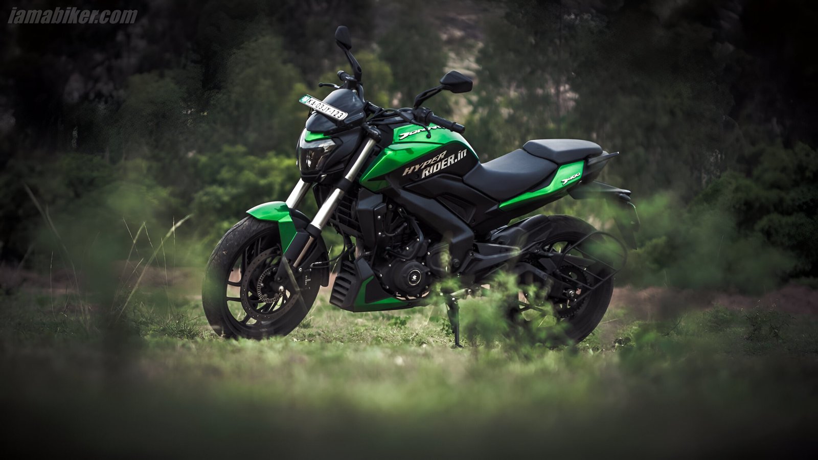 KTM Duke's Dominance in Danger! Bajaj Dominar 400 Superbike Launched with 35 kmpl Mileage and Advanced Features